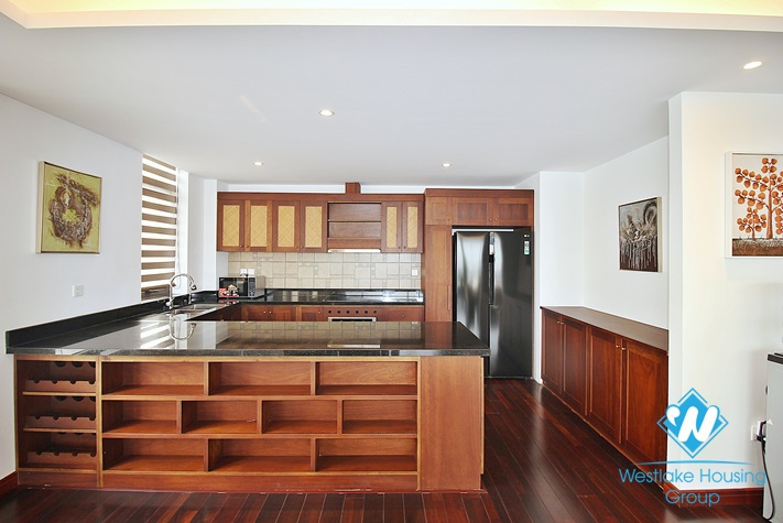 A lake view 3 bedroom apartment in Tu hoa, Tayho, Hanoi